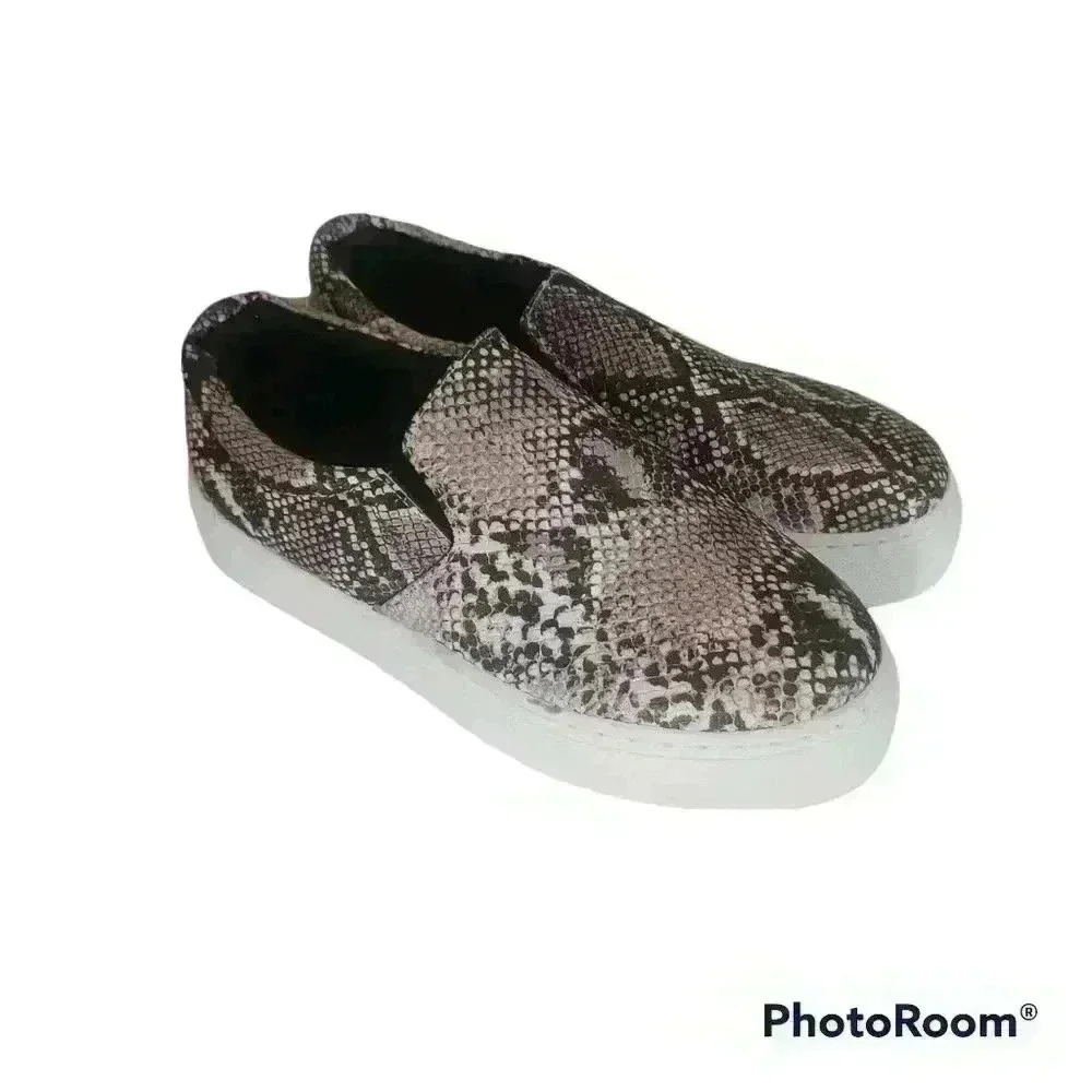 Qupid Womens Snakeskin Print Platform Loafer 8